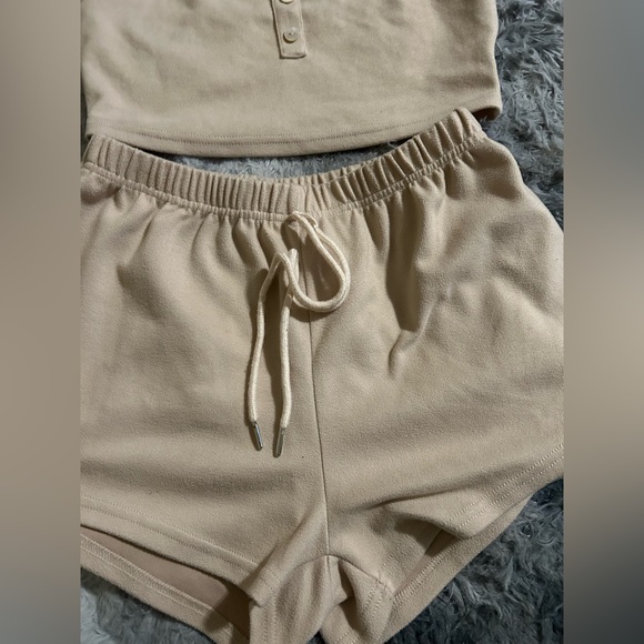 Matching Top & Shorts - Cream Color - Picture 2 of 7